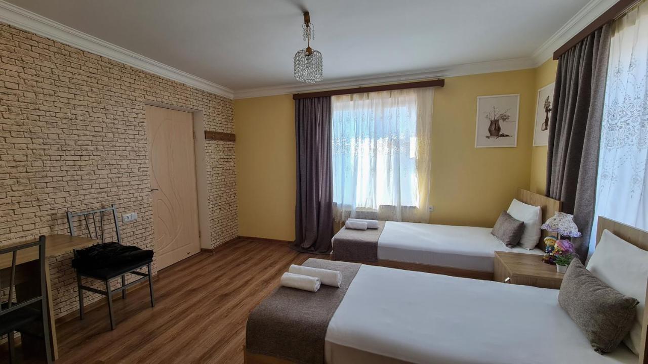 Seva Guesthouse And Cottages Byurakan Ngoại thất bức ảnh